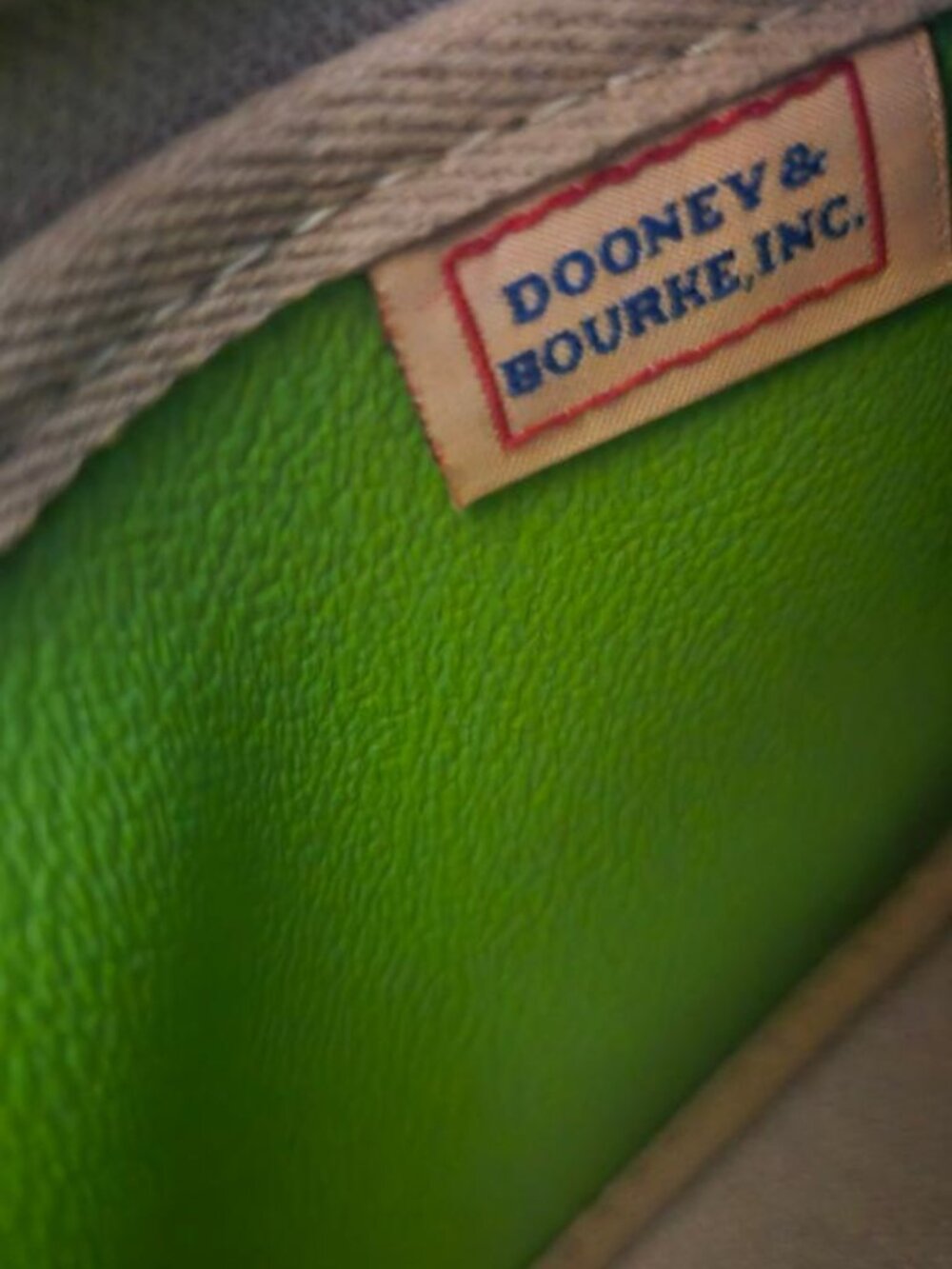 DOONEY & BOURKE  VINTAGE WAKEFILED TASSEL TOTE WITH STRAP - Picture 3 of 10